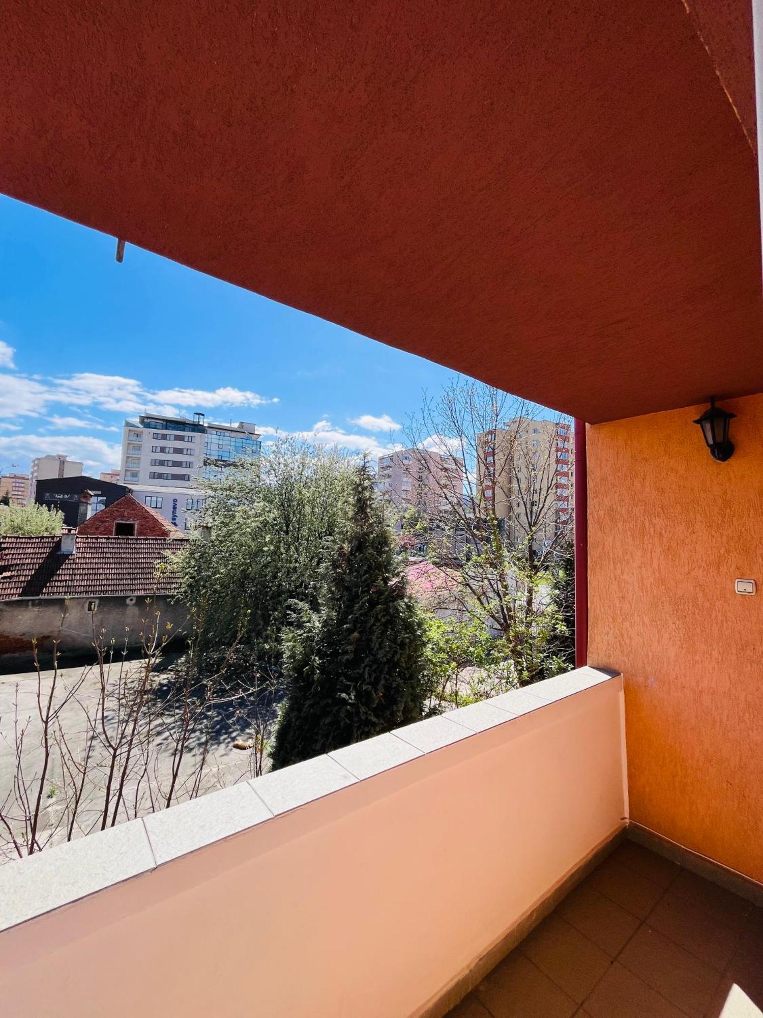Отель Random House Брашов Экстерьер фото